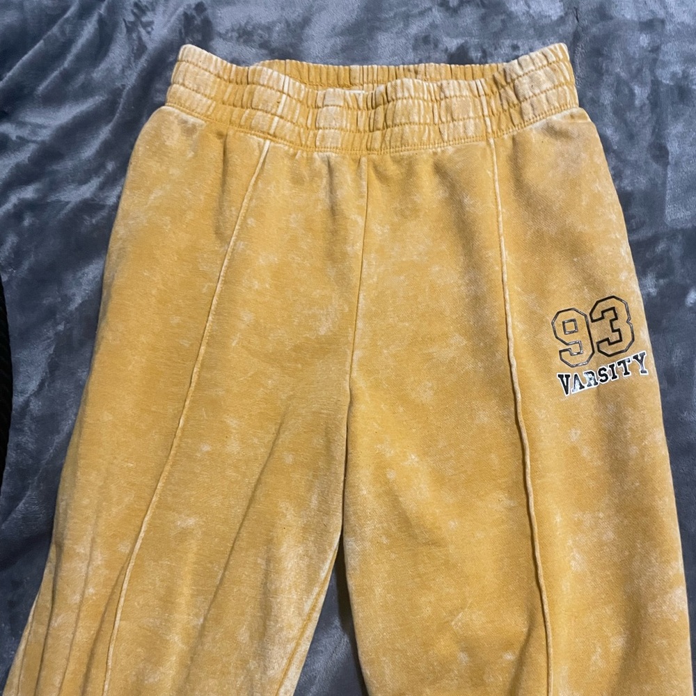 Worn a couple times. Good condition.
